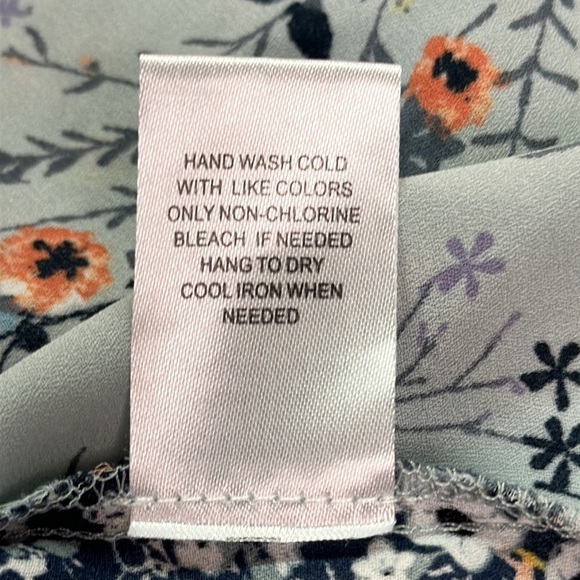 DR2 Floral Bell Sleeve Floral w/Ditsy Floral V-Neck Boho Blouse Small - Picture 10 of 12